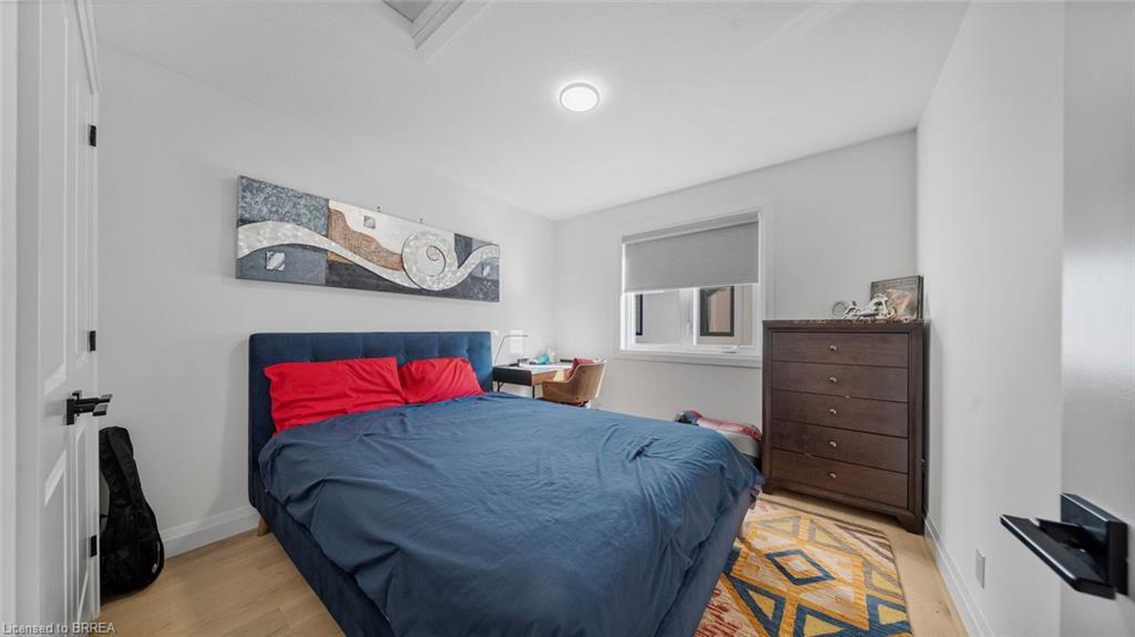 17-242 Mount Pleasant Street, Brantford, ON - Indoor Photo Showing Bedroom