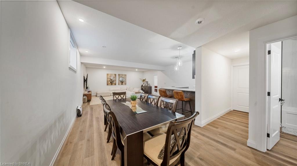 17-242 Mount Pleasant Street, Brantford, ON - Indoor Photo Showing Dining Room
