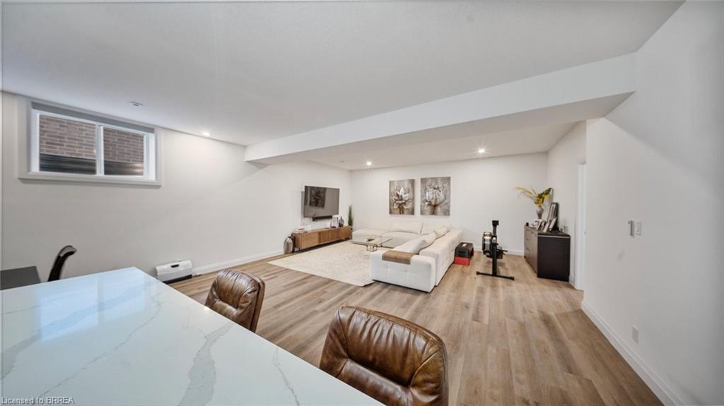 17-242 Mount Pleasant Street, Brantford, ON - Indoor