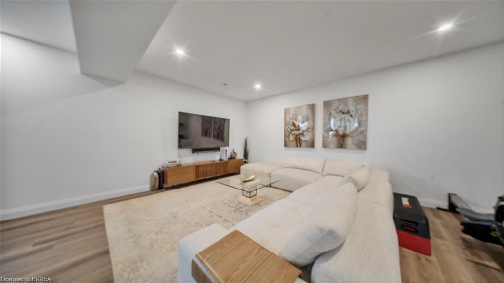 17-242 Mount Pleasant Street, Brantford, ON - Indoor