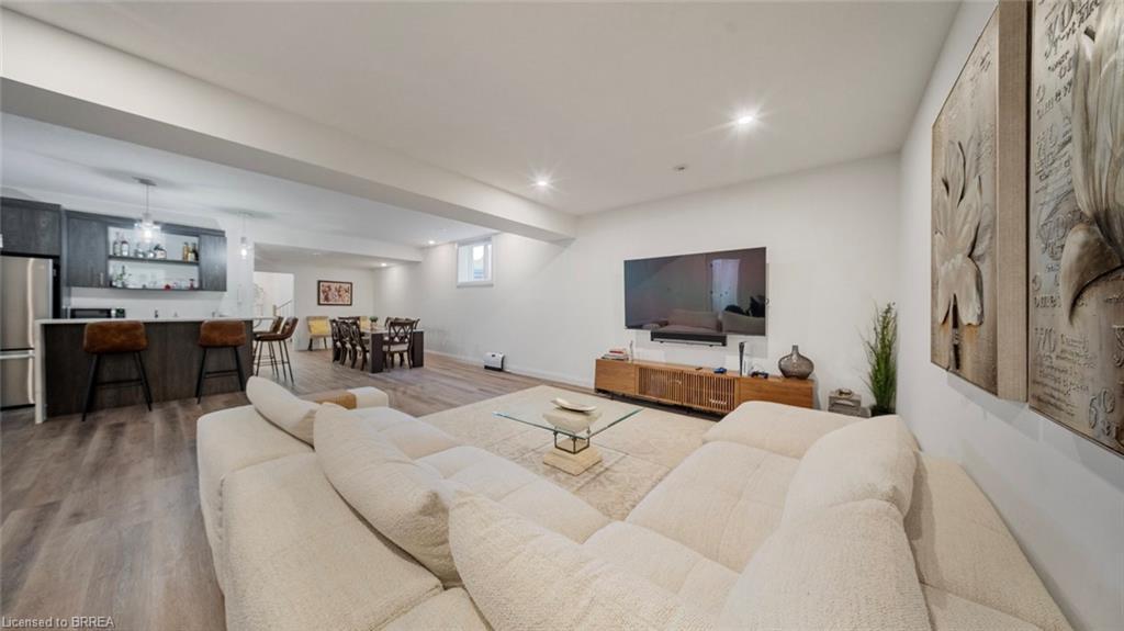 17-242 Mount Pleasant Street, Brantford, ON - Indoor