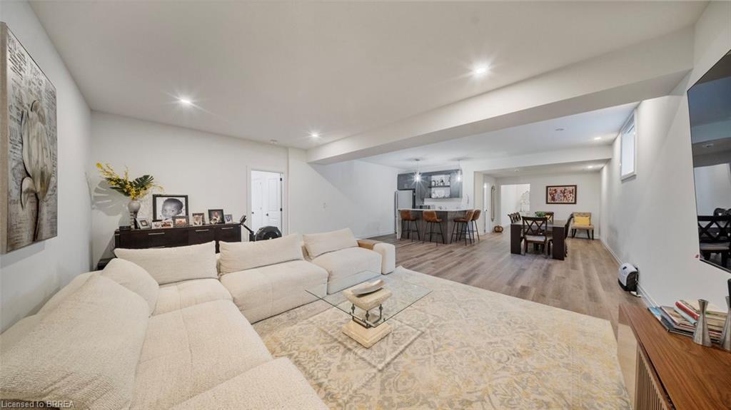 17-242 Mount Pleasant Street, Brantford, ON - Indoor