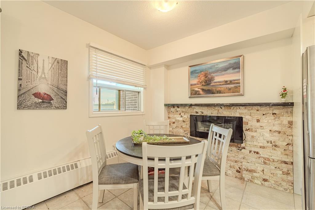 305-648 Grey Street, Brantford, ON - Indoor Photo Showing Dining Room