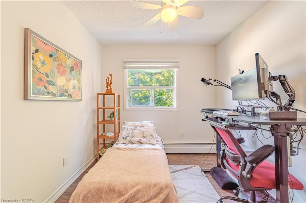 305-648 Grey Street, Brantford, ON - Indoor Photo Showing Bedroom