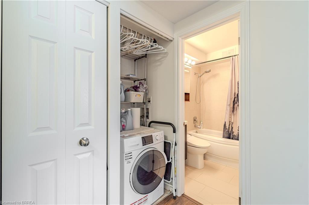 305-648 Grey Street, Brantford, ON - Indoor Photo Showing Laundry Room