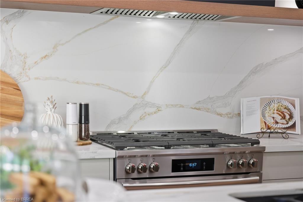 141 Parkside Drive, Brantford, ON - Indoor Photo Showing Other Room