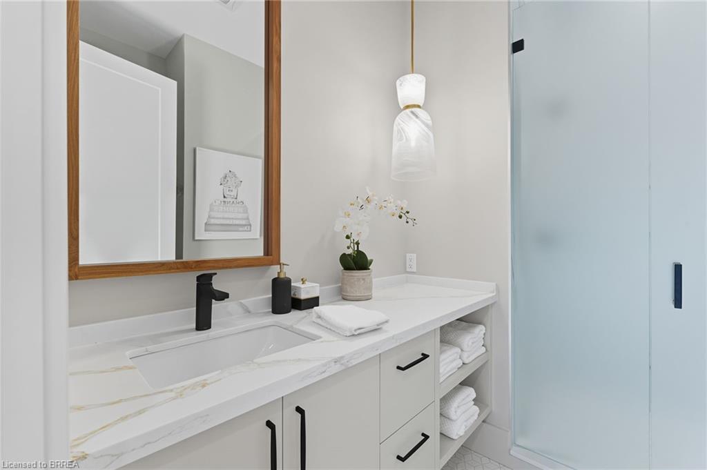 141 Parkside Drive, Brantford, ON - Indoor Photo Showing Bathroom