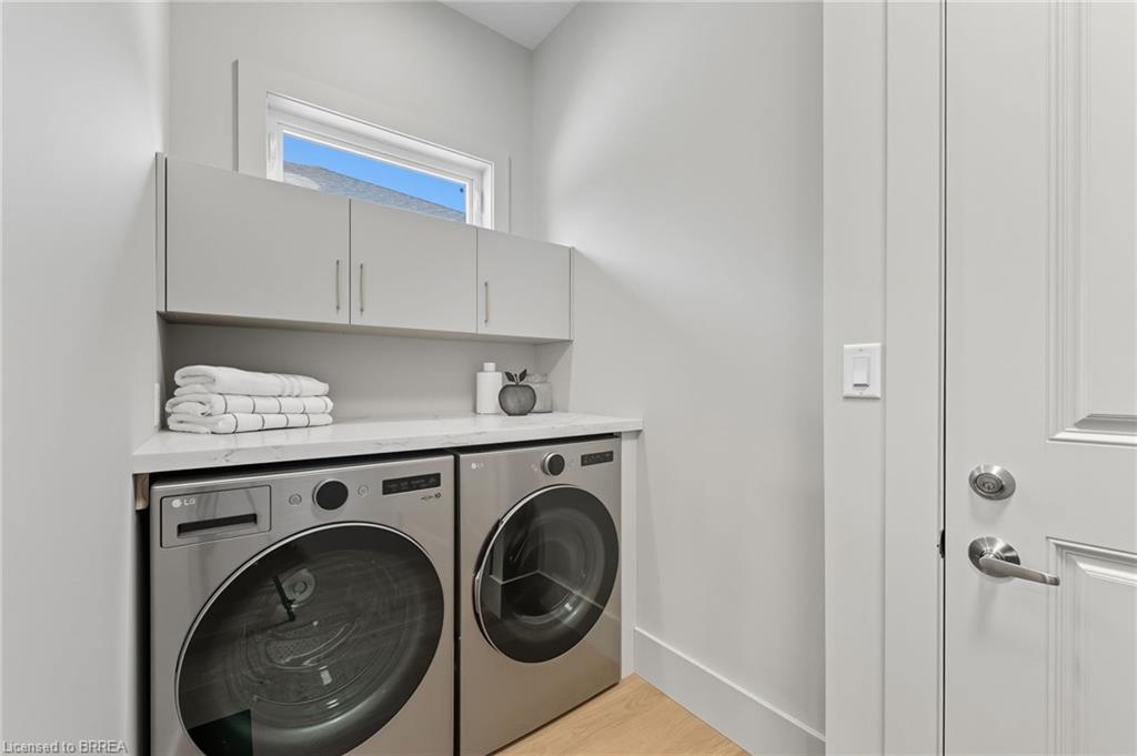 141 Parkside Drive, Brantford, ON - Indoor Photo Showing Laundry Room