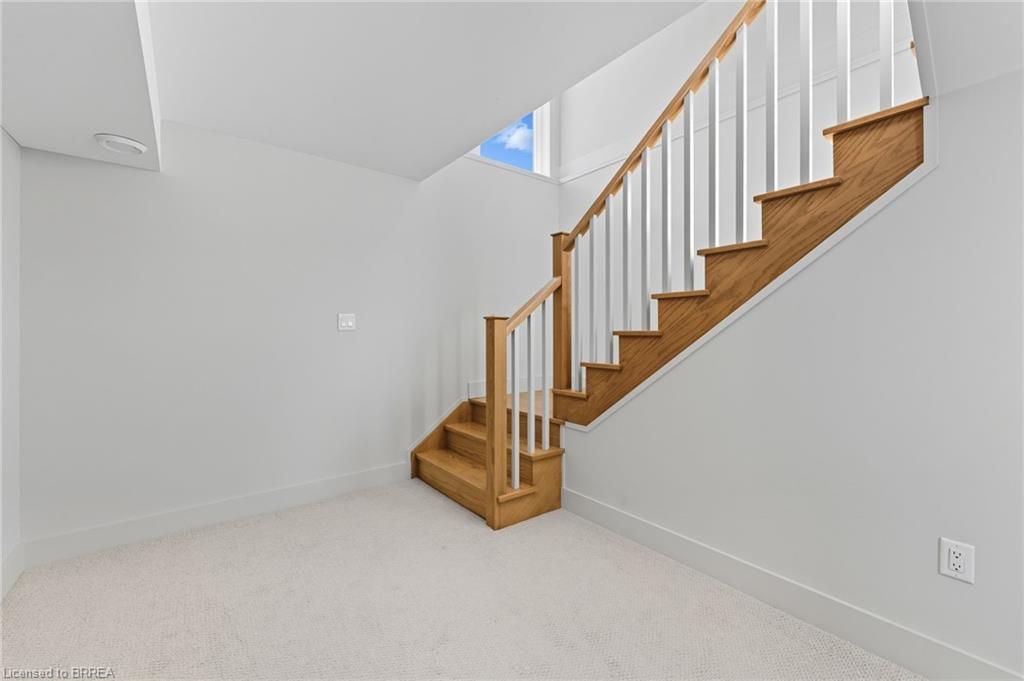 141 Parkside Drive, Brantford, ON - Indoor Photo Showing Other Room