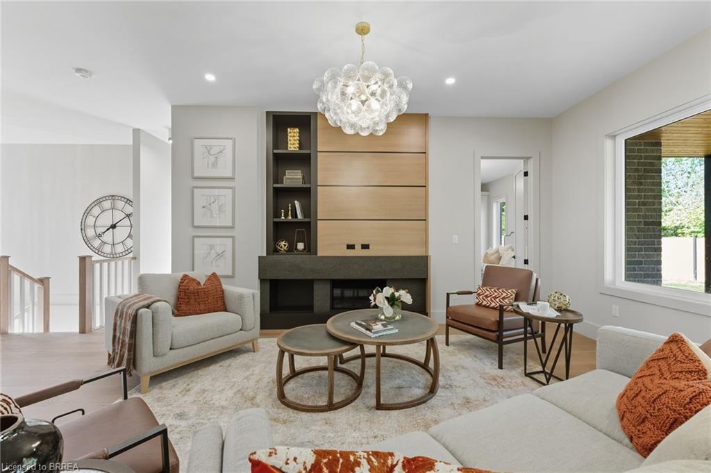 141 Parkside Drive, Brantford, ON - Indoor Photo Showing Other Room