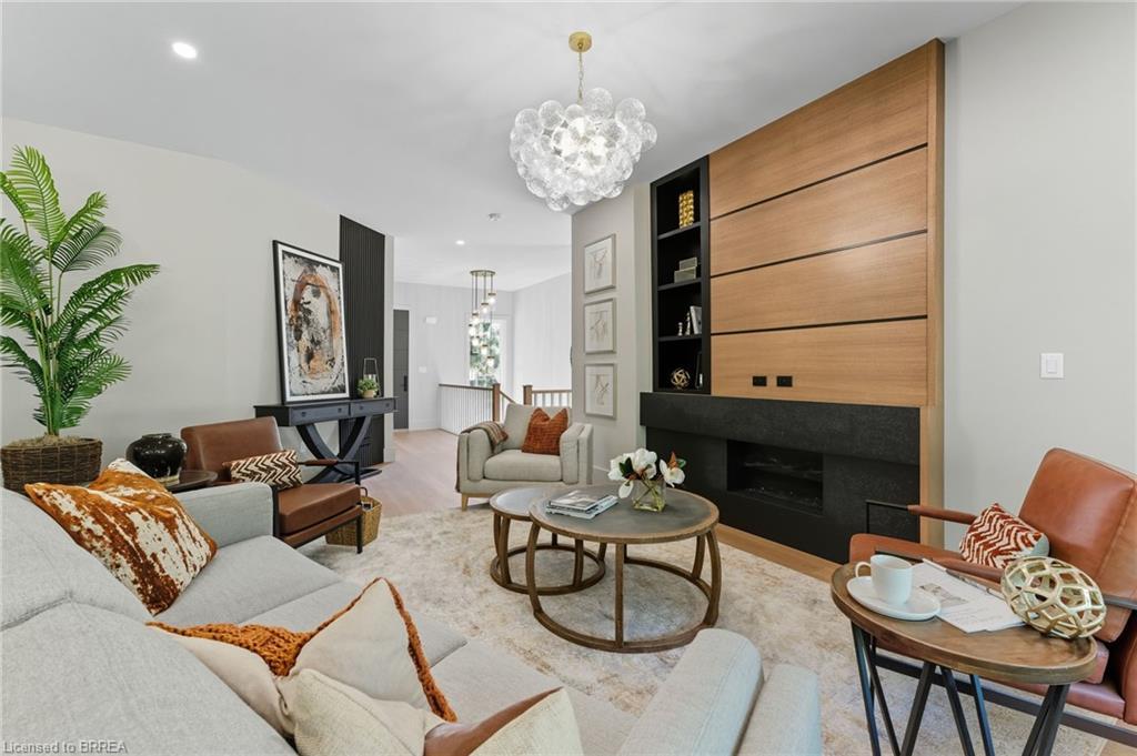 141 Parkside Drive, Brantford, ON - Indoor Photo Showing Living Room