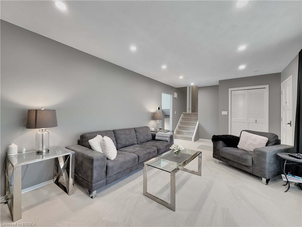 46 Davis Street W, Simcoe, ON - Indoor Photo Showing Living Room