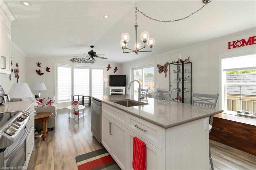 27 Elm Street, Puslinch, ON - Indoor Photo Showing Kitchen