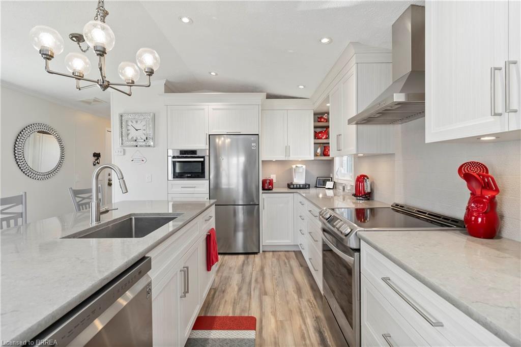 27 Elm Street, Puslinch, ON - Indoor Photo Showing Kitchen With Upgraded Kitchen