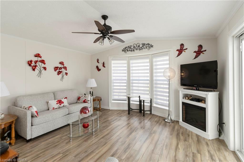 27 Elm Street, Puslinch, ON - Indoor Photo Showing Living Room