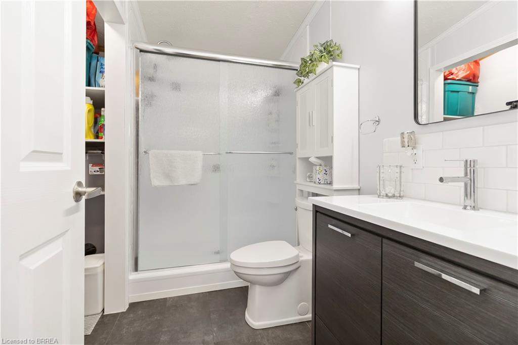 27 Elm Street, Puslinch, ON - Indoor Photo Showing Bathroom