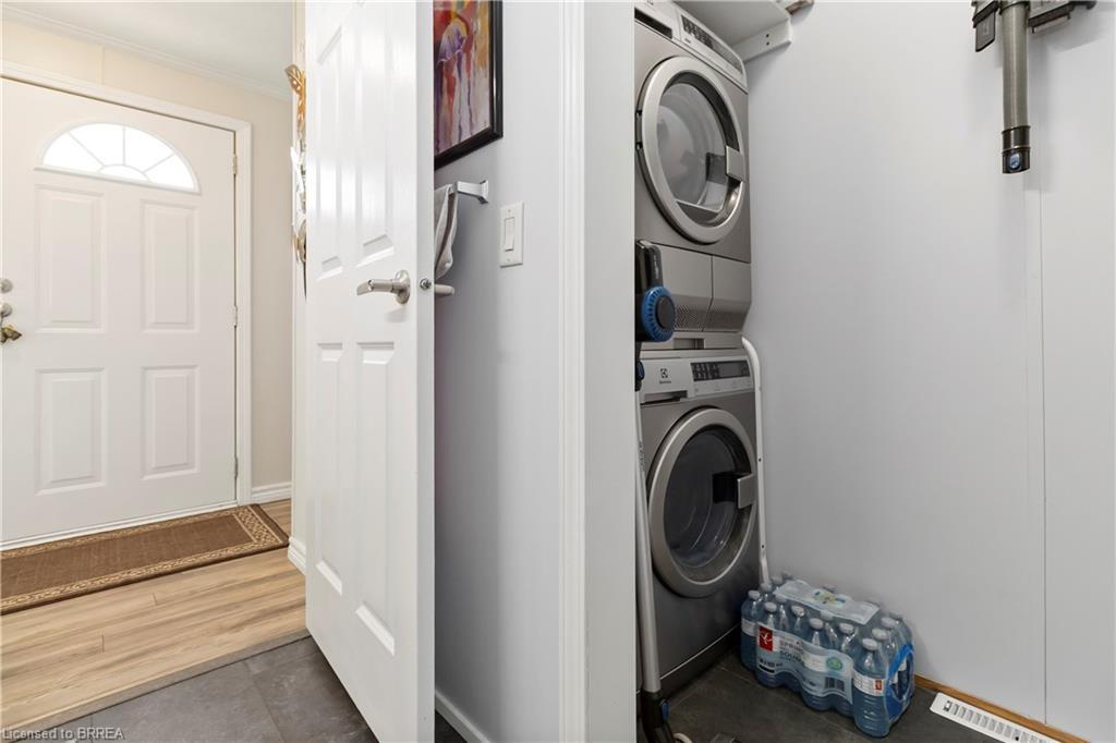 27 Elm Street, Puslinch, ON - Indoor Photo Showing Laundry Room