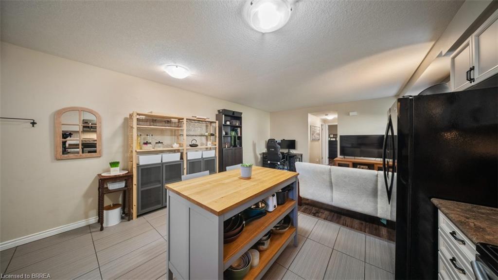 14-D-931 Glasgow Street, Kitchener, ON - Indoor Photo Showing Kitchen