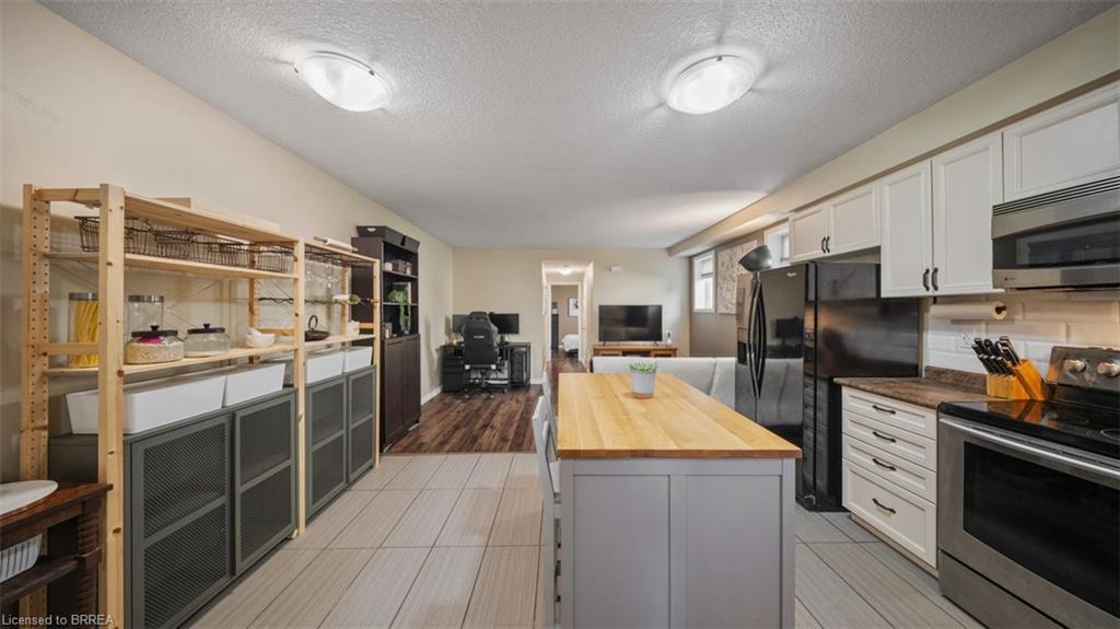 14-D-931 Glasgow Street, Kitchener, ON - Indoor Photo Showing Kitchen