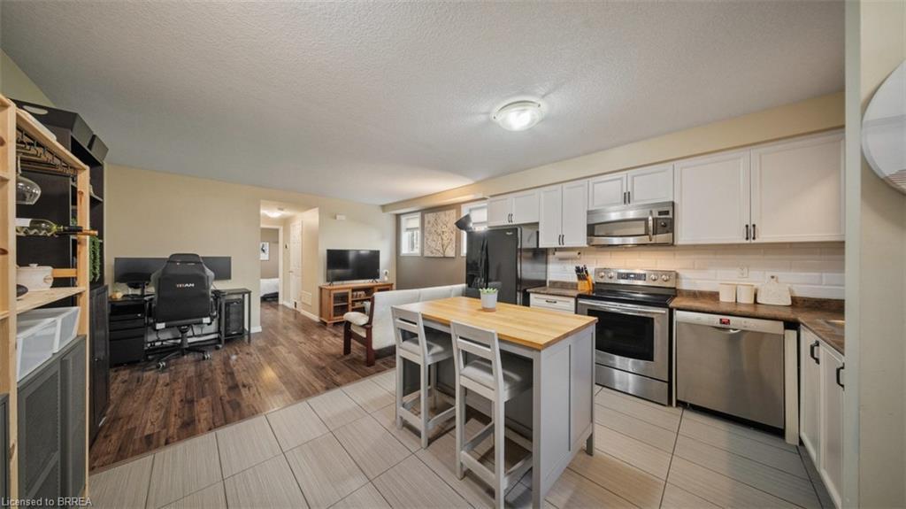 14-D-931 Glasgow Street, Kitchener, ON - Indoor Photo Showing Kitchen