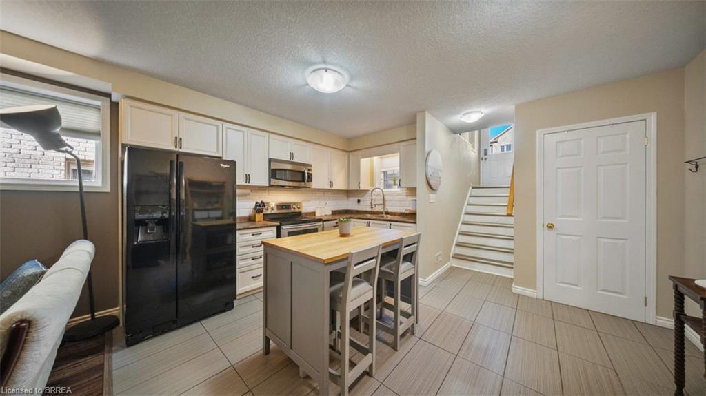 14-D-931 Glasgow Street, Kitchener, ON - Indoor Photo Showing Kitchen