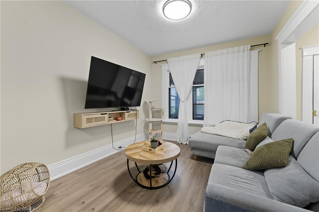 232 Brock Street, Brantford, ON - Indoor Photo Showing Living Room
