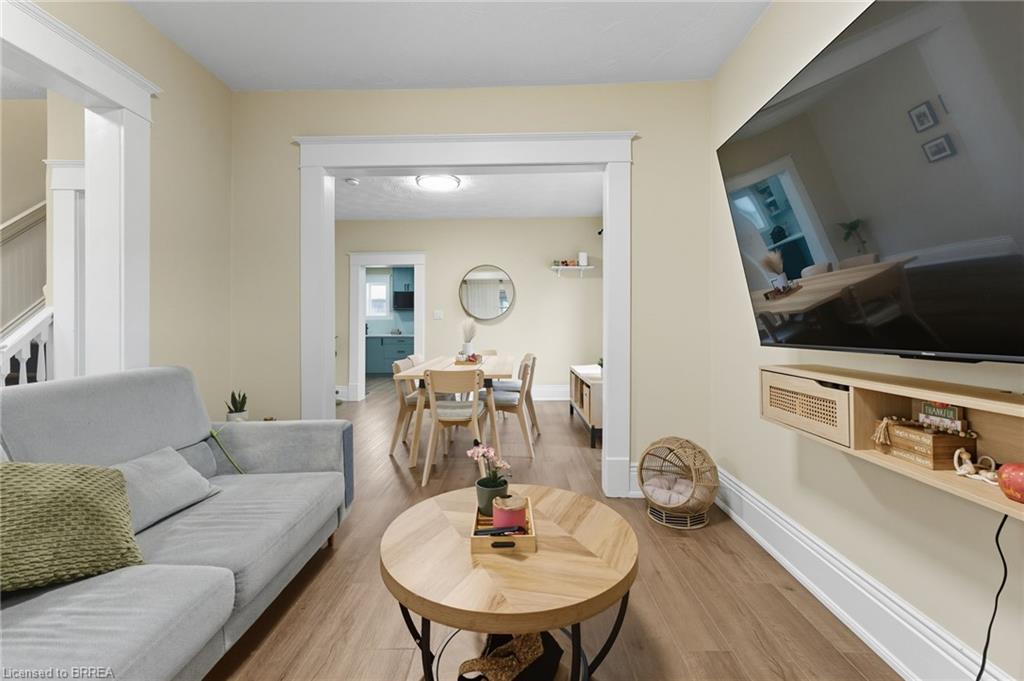 232 Brock Street, Brantford, ON - Indoor Photo Showing Living Room