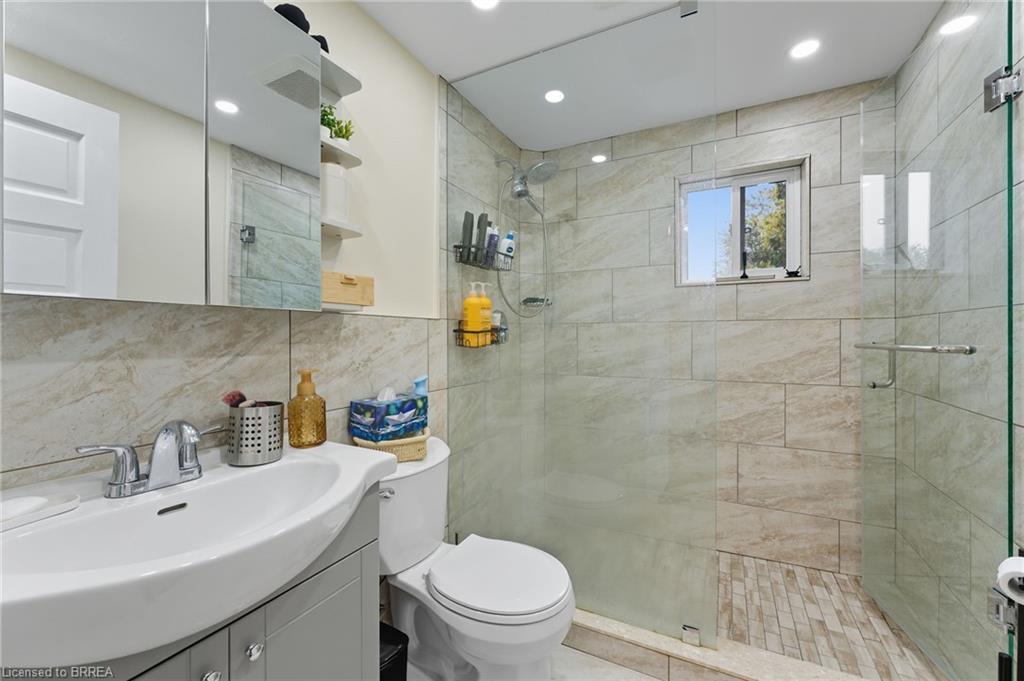 232 Brock Street, Brantford, ON - Indoor Photo Showing Bathroom