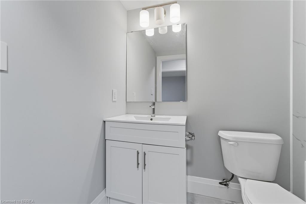 A17-160 Rochefort Street Street, Kitchener, ON - Indoor Photo Showing Bathroom