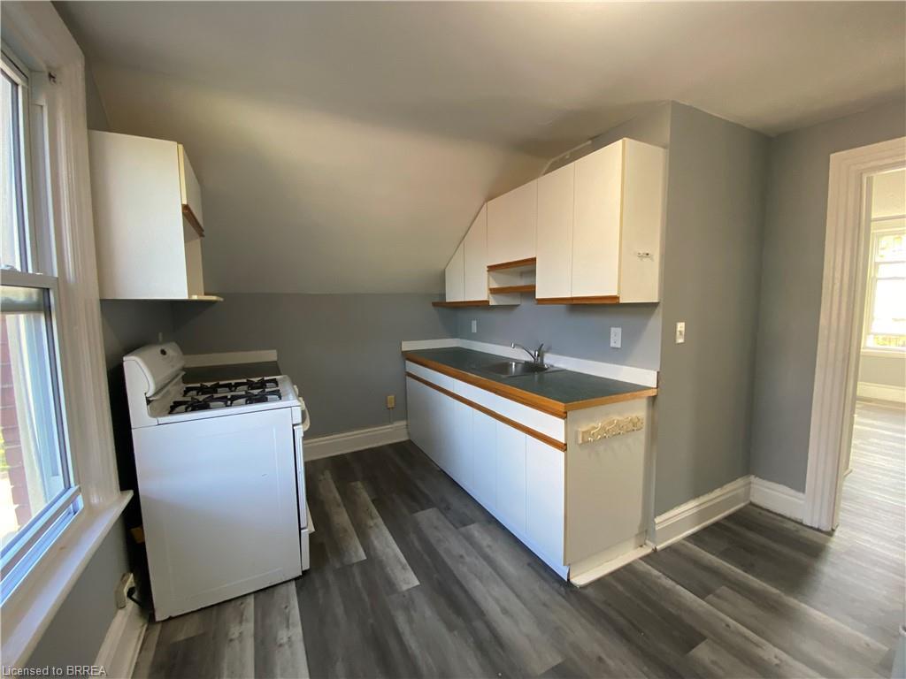 99 Dundas Street, Brantford, ON