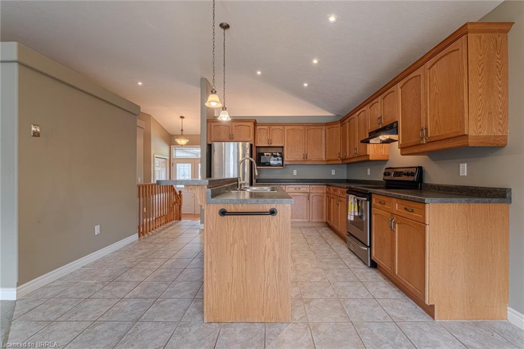 26 Macdonald Crescent, Brantford, ON - Indoor Photo Showing Kitchen