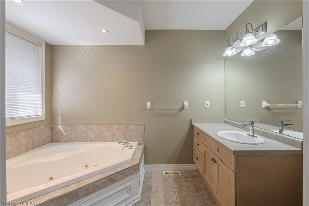 26 Macdonald Crescent, Brantford, ON - Indoor Photo Showing Bathroom