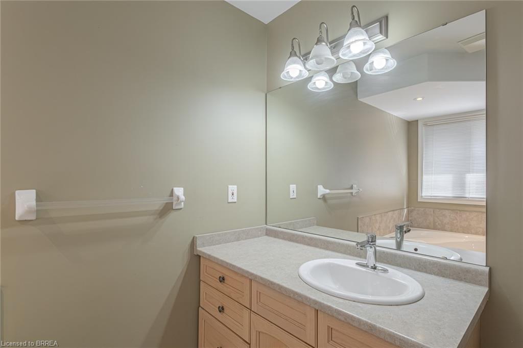 26 Macdonald Crescent, Brantford, ON - Indoor Photo Showing Bathroom