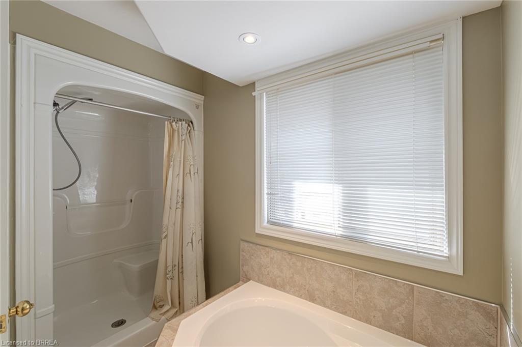 26 Macdonald Crescent, Brantford, ON - Indoor Photo Showing Bathroom
