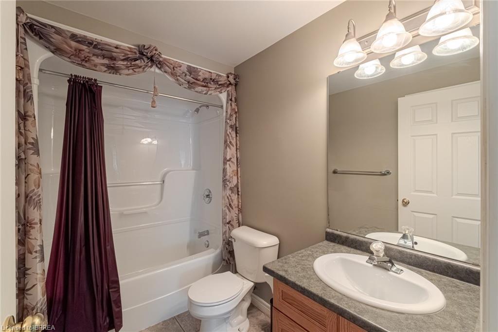 26 Macdonald Crescent, Brantford, ON - Indoor Photo Showing Bathroom