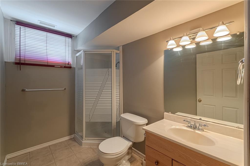 26 Macdonald Crescent, Brantford, ON - Indoor Photo Showing Bathroom