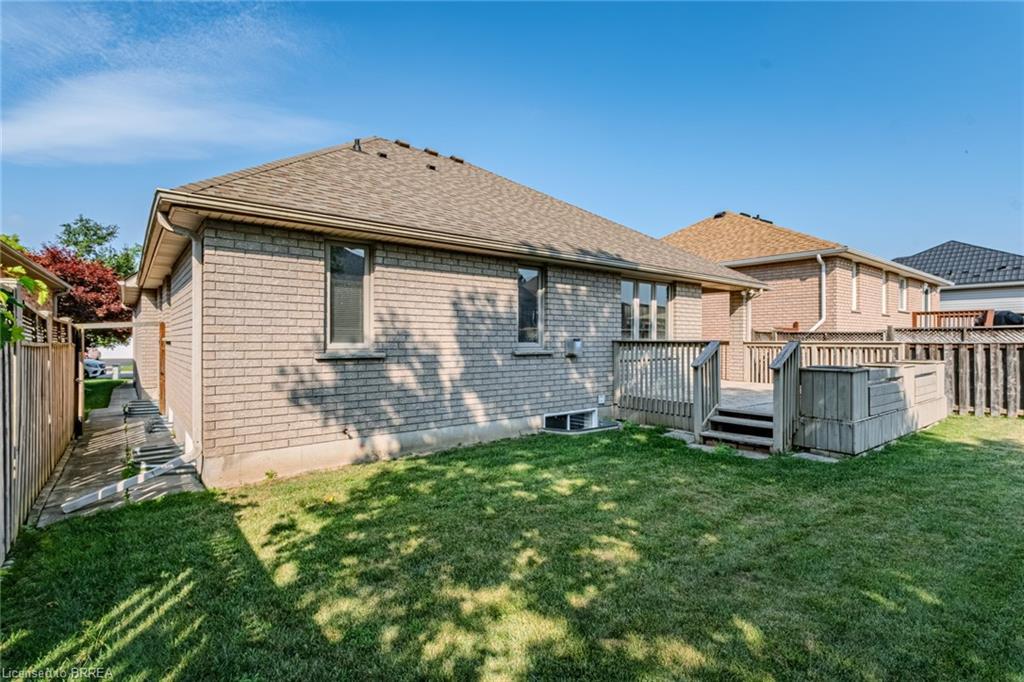 26 Macdonald Crescent, Brantford, ON - Outdoor
