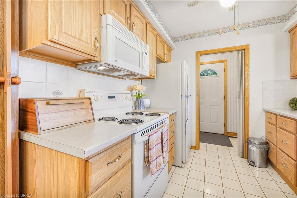 48 Ellenson Drive, Brantford, ON - Indoor Photo Showing Kitchen