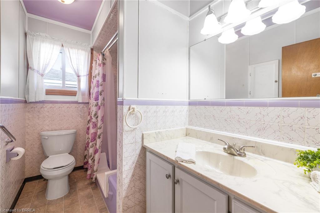 48 Ellenson Drive, Brantford, ON - Indoor Photo Showing Bathroom