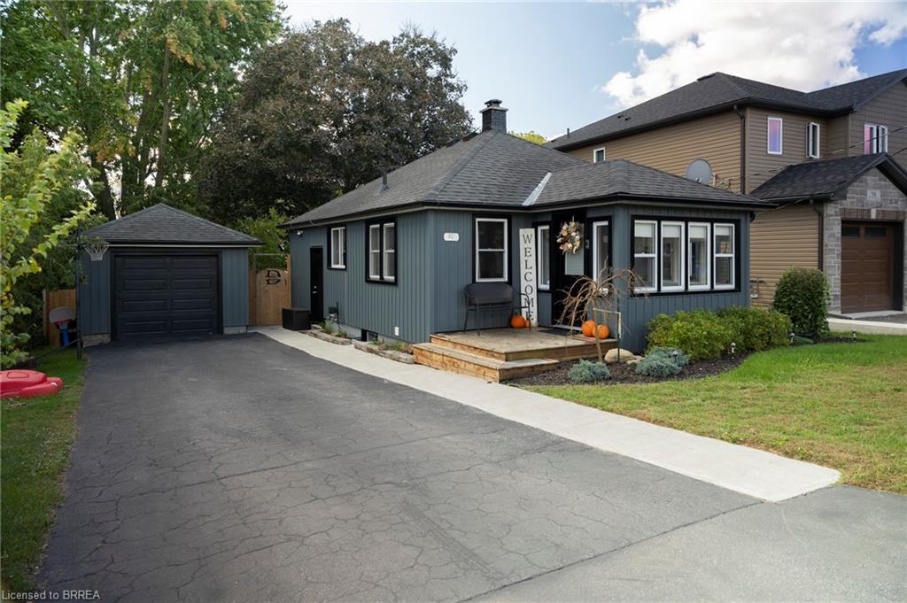 92 Sovereign Street W, Waterford, ON - Outdoor With Facade