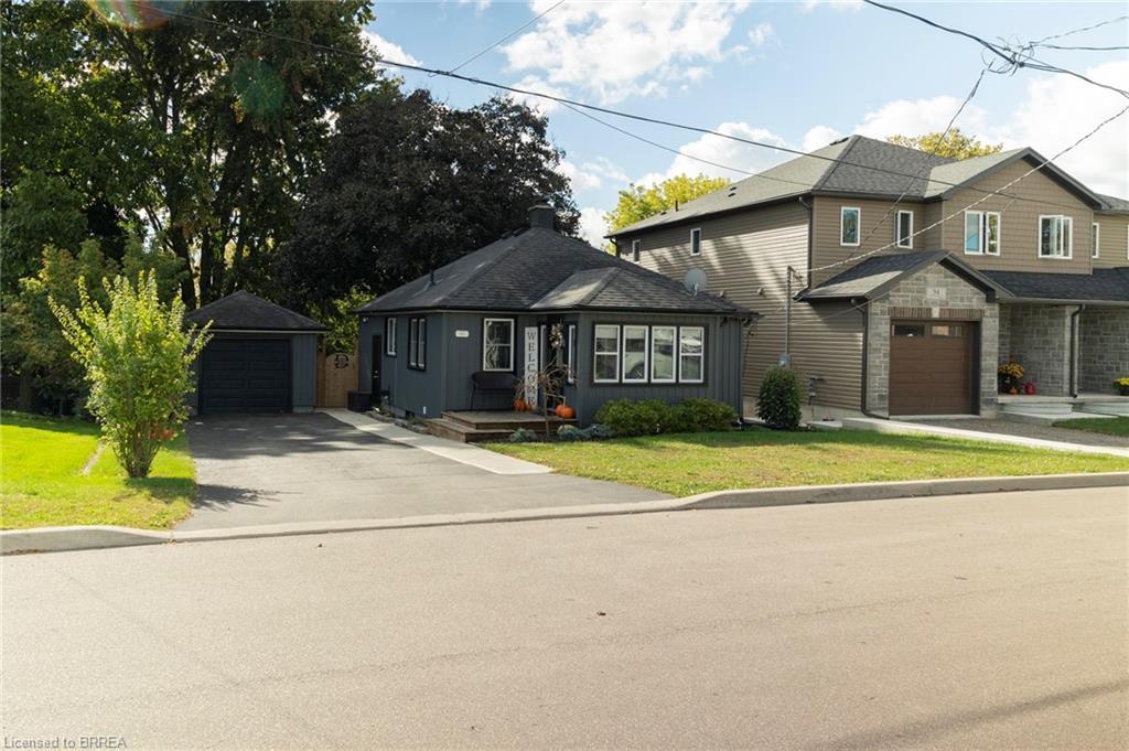 92 Sovereign Street W, Waterford, ON - Outdoor With Facade