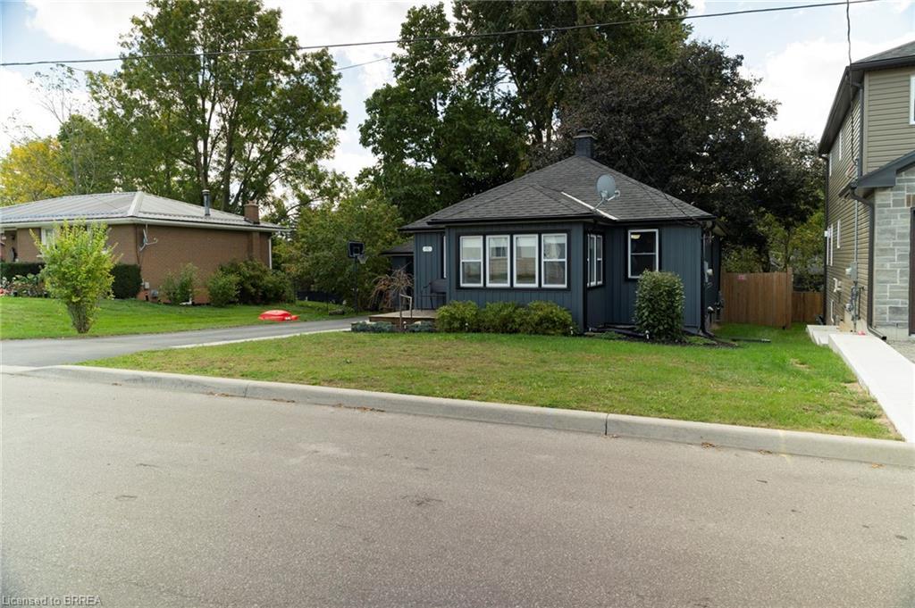 92 Sovereign Street W, Waterford, ON - Outdoor