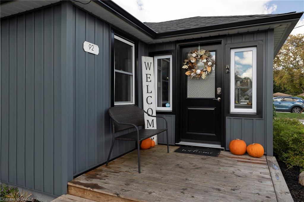 92 Sovereign Street W, Waterford, ON - Outdoor