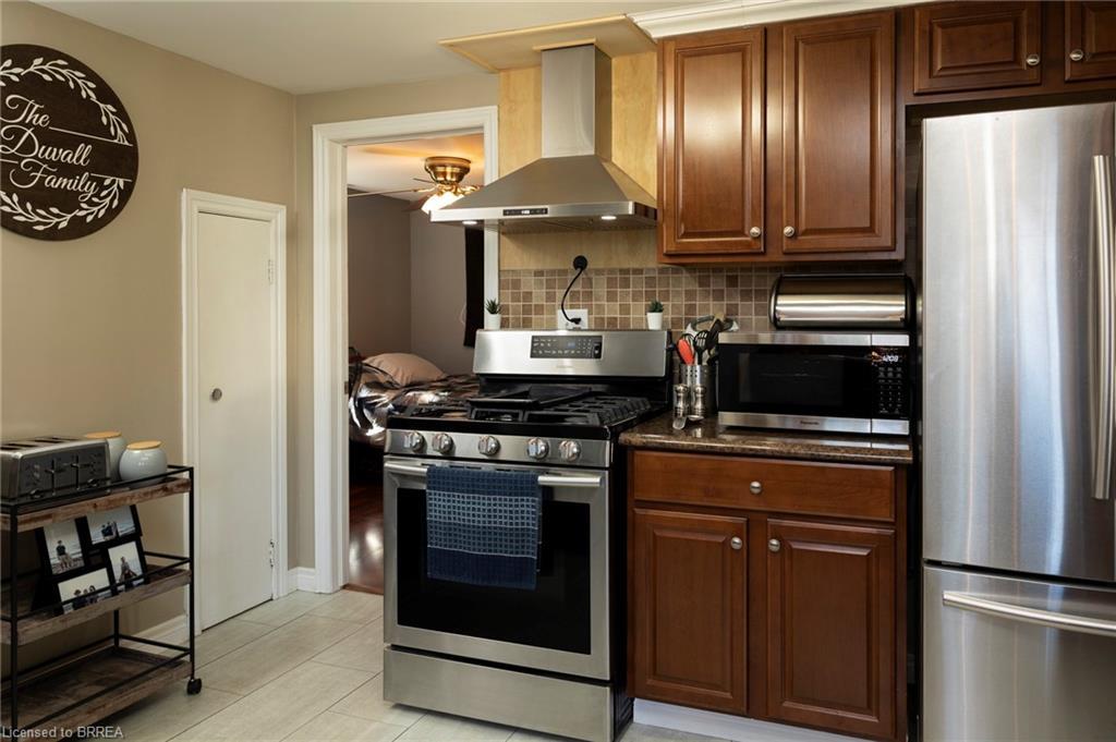 92 Sovereign Street W, Waterford, ON - Indoor Photo Showing Kitchen