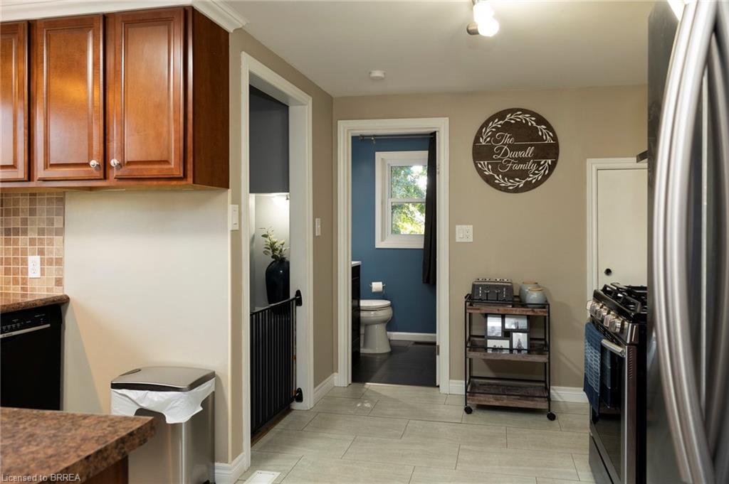 92 Sovereign Street W, Waterford, ON - Indoor Photo Showing Kitchen