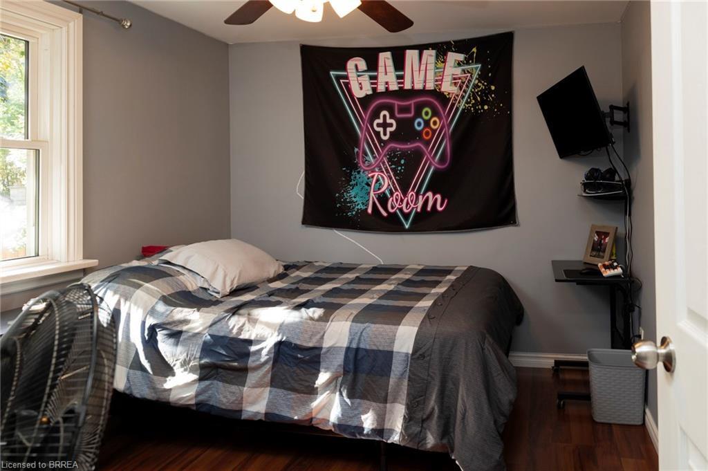 92 Sovereign Street W, Waterford, ON - Indoor Photo Showing Bedroom