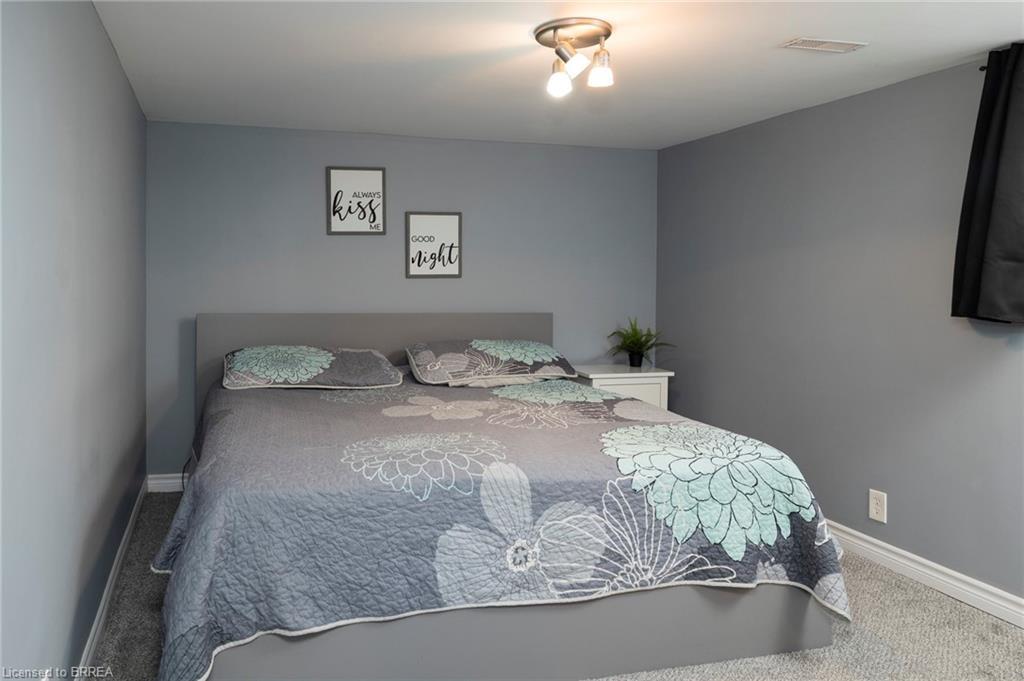 92 Sovereign Street W, Waterford, ON - Indoor Photo Showing Bedroom