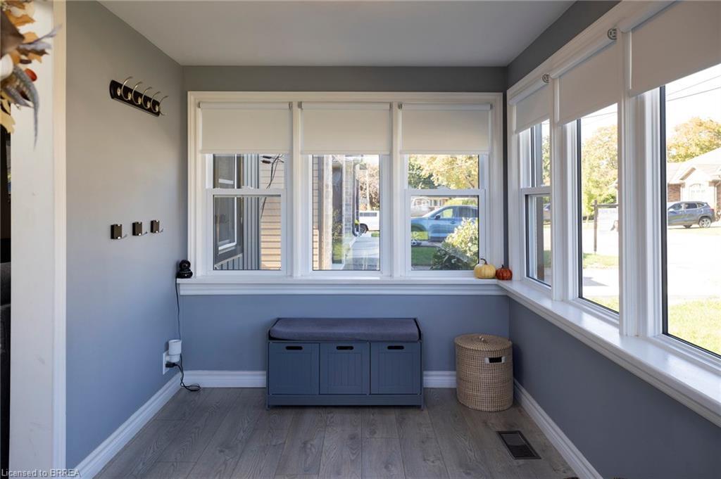 92 Sovereign Street W, Waterford, ON - Indoor