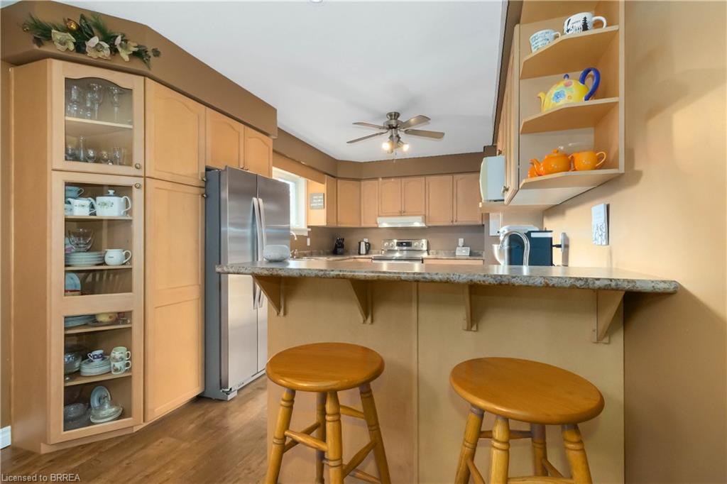 725 Hwy 54, Brantford, ON - Indoor Photo Showing Kitchen