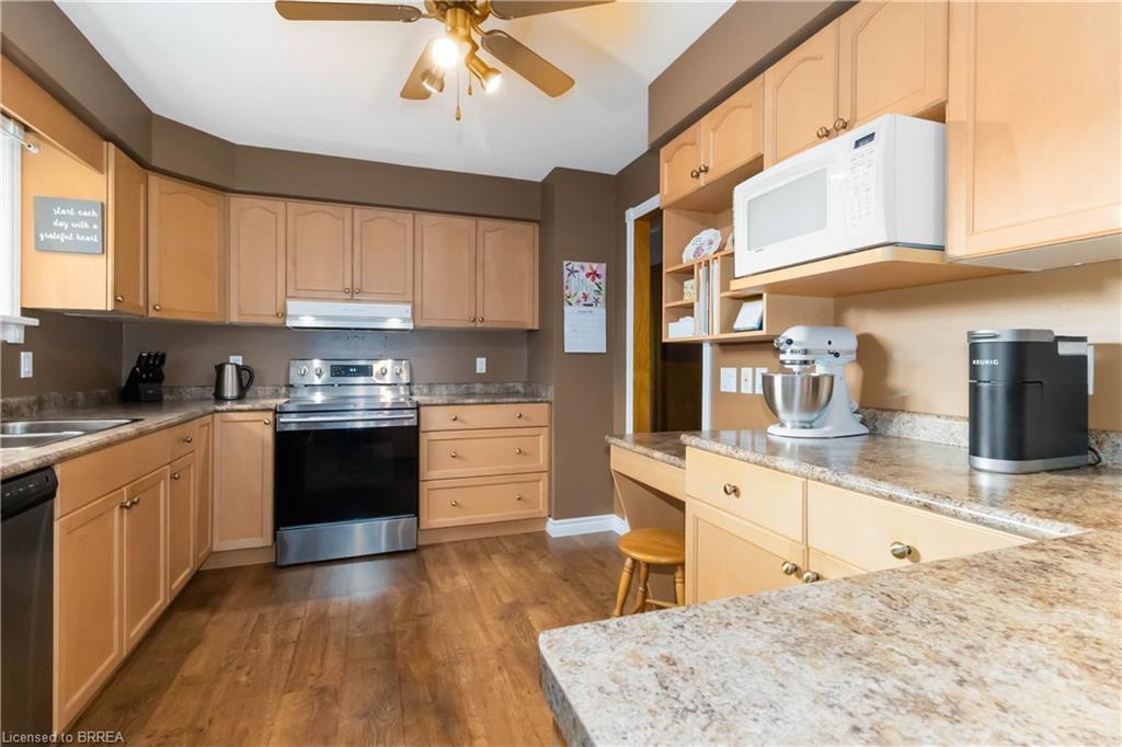 725 Hwy 54, Brantford, ON - Indoor Photo Showing Kitchen With Double Sink